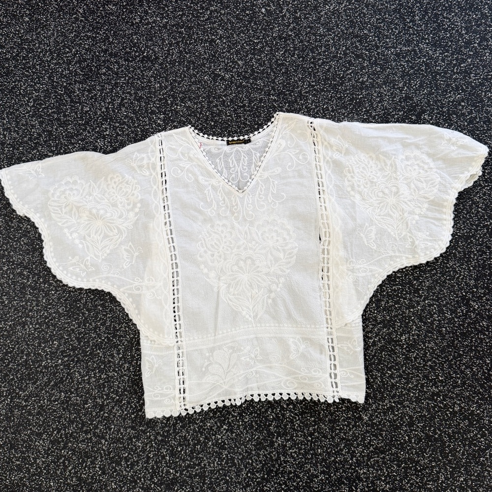 Spaggia Dolce White Embroidered Butterfly Sleeve Women's Top